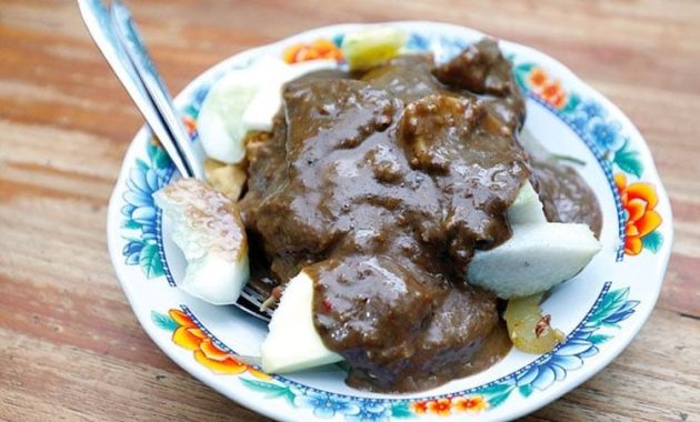 7 Destinasi Wajib untuk Menikmati Rujak Cingur di Surabaya Selama Libur Lebaran