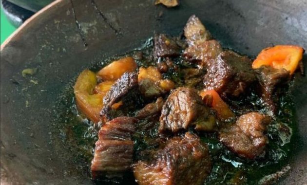 6 Hidangan Wajib Coba di Bandung: Dari Iga Bakar hingga Bubur Ayam!