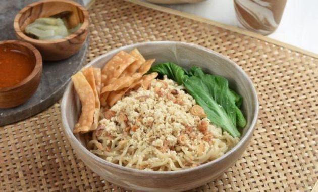 Adventura Memasak Ekstrem Surabaya: Dinosaurus Kari, Mie Ayam, dan Sambel Ikan Tongkol yang Melejit