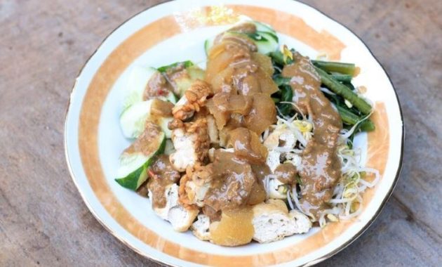 10 Sajian Lezat Untuk Makan Siang di Surabaya: Nikmat, Hemat, dan Ikonik
