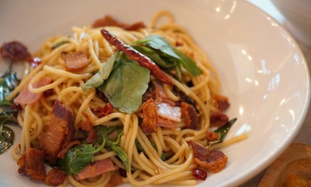 Resep Mudah Spaghetti Aglio Olio Ayam: Hidangan Sederhana yang Lezat