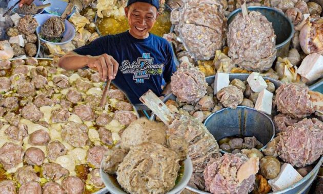 3 Rekomendasi Bakso Kekinian Viral di Surabaya: Dari Tetelan hingga Pedas Ekstrem