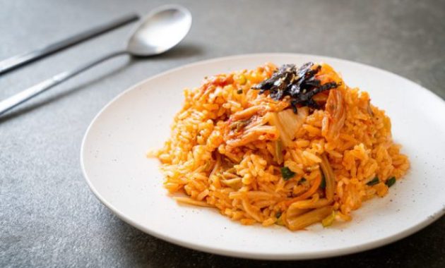 Resep Nasi Goreng Jamur & Telur Khas Korea, Semakin Lezat dengan Kimchi!