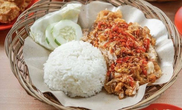 Mencari Ayam Geprek di Surabaya? Jangan Lewatkan 8 Tempat Makan Paling Hits dan Paling Mantap Ini