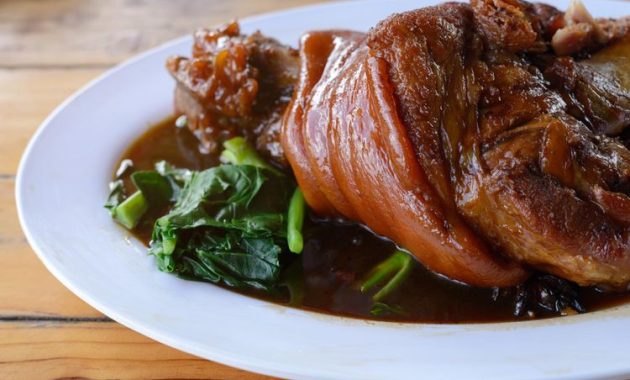 Rasakan Kelezatan Unik: Kuliner Non Halal Khas Timur Surabaya dengan Ramesan Babi hingga Mie Singkawang!