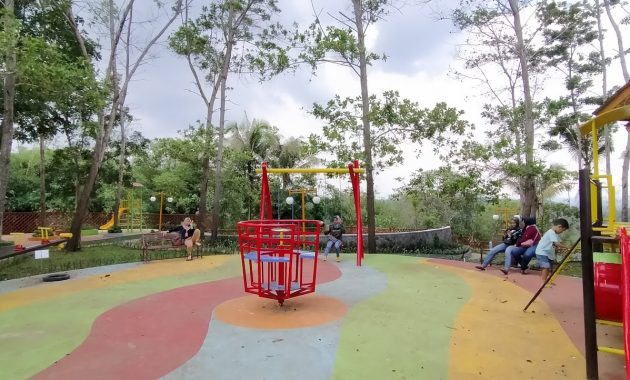 Di Banjarmasin, Kalsel: Taman Bermain Anak Unik di Bawah Jembatan, Dekat Tempat Kuliner Rakyat