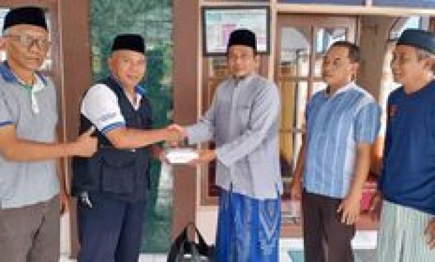 20 Warga Cijeler Terima Paket Makanan Gratis