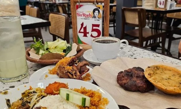 Jawaban: **3 Kuliner Hits di Surabaya dengan Rating 4+ dan Ribuan Ulasan di Google Maps!**