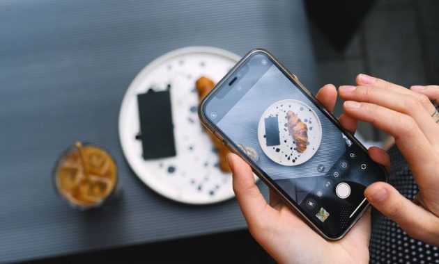 Jika Sering Memotret Makanan, Bisa Jadi Ini 7 Ciri Kepribadianmu (Menurut Psikologi)