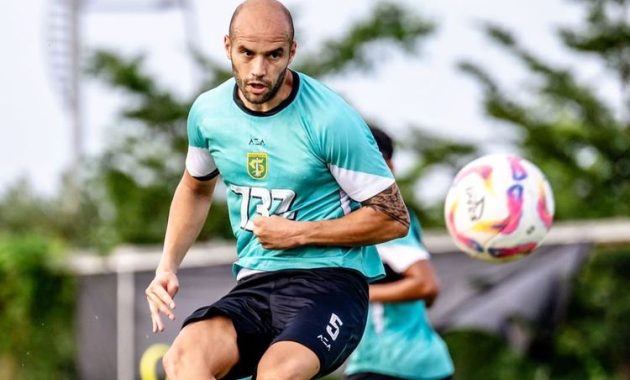 Bintang Persebaya Risto Mitrevski: Nasi Goreng Pandegiling Wajib Dicoba!
