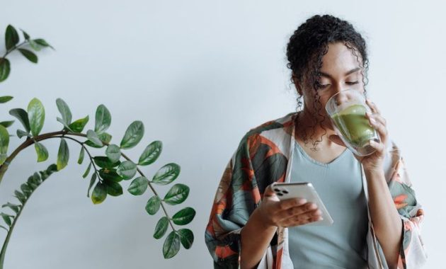 **8 Alasan Psikologis Mengapa Matcha Jadi Minuman Andalan Milenial yang Sering Cemas**