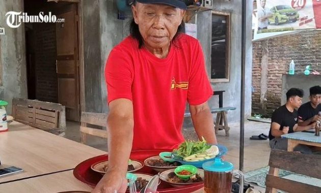 Kuliner Tersembunyi Sragen: Rica Mentok Pedas Pak Ngadiyo, Buka Pukul 12.00, Habis dalam 2 Jam