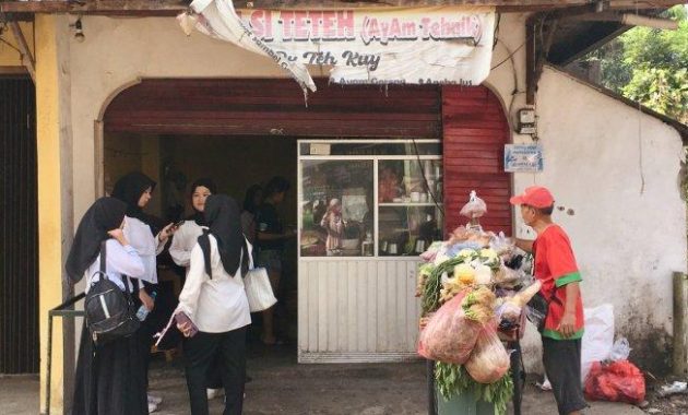 Kuliner Mahasiswa: Ayam Teknik Pakuan Kedai Si Teteh, Porsi Besar Harga Murah