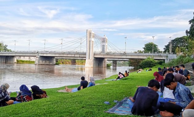 Warga Desa Minggirsari Kabupaten Blitar Sulap Pinggiran Sungai Jadi Pasar Wisata Kuliner Kali Brantas