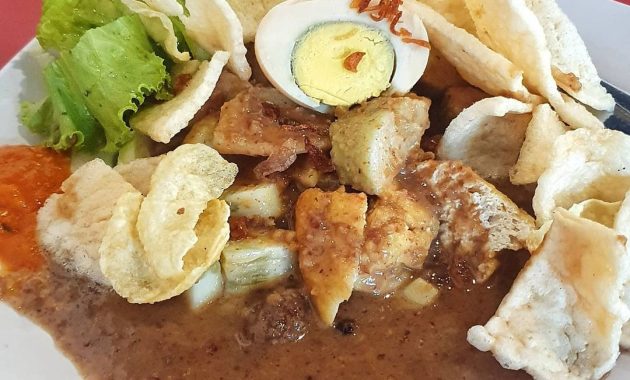 Sensasi Hangat Ronde Semarang Pak Yanto, Kuliner Legendaris Surabaya