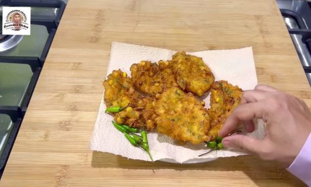 Resep Bakwan Jagung Renyah dan Empuk dengan Potongan Wortel, Lezat untuk Pendamping Lauk!