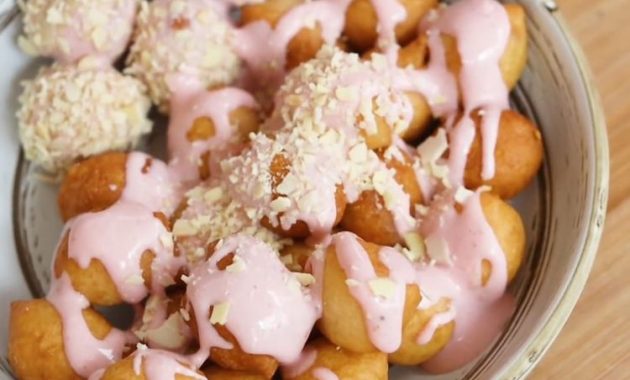 Resep Donat Mini Loukoumades Khas Yunani dengan Glaze Madu dan Keju Strawberry, Camilan Internasional untuk Segala Kesempatan