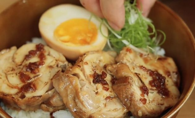 Resep Ayam Chashu Gulung dengan Telur Asam dan Saus Kaya: Inspirasi Masakan Jepang untuk Makan Harian