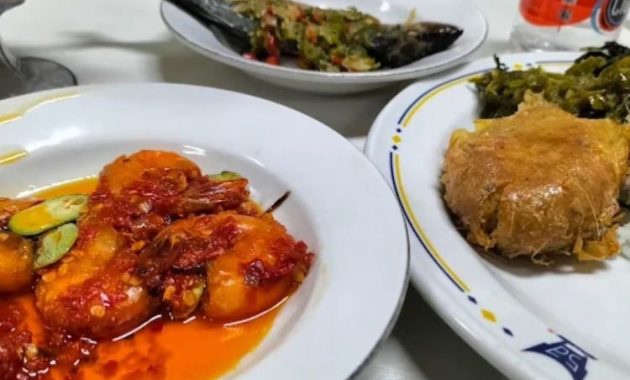 10 Rumah Makan Padang Paling Nendang di Surabaya