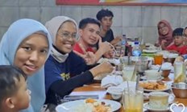 7 Tempat Kuliner Ayam Goreng Lezat di Bandung dengan Rasa Gurih dan Daging Empuk