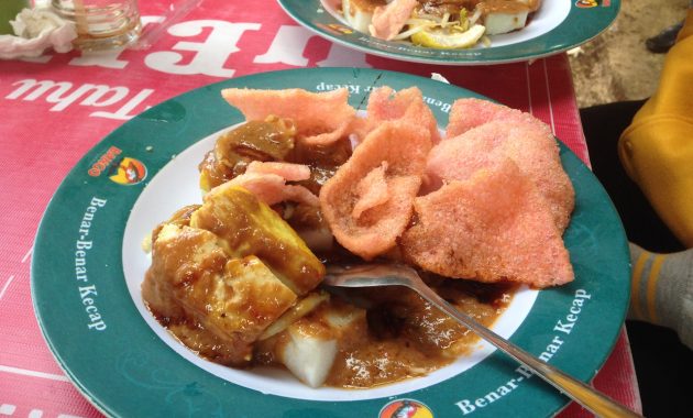 Kupat Tahu Gempol Citarum, Sarapan Lezat Setelah Olahraga Pagi