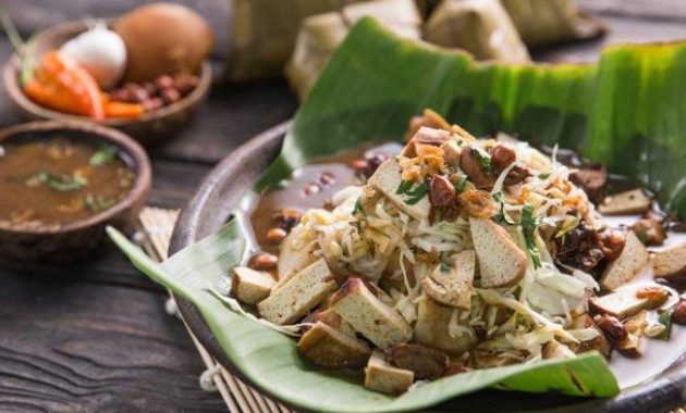 5 Tempat Makan Kupat Tahu Enak dan Hemat di Bandung