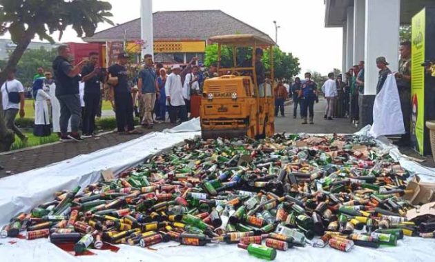 Ribuan Botol Miras Disita dalam Operasi Seminggu di Kota Tasikmalaya