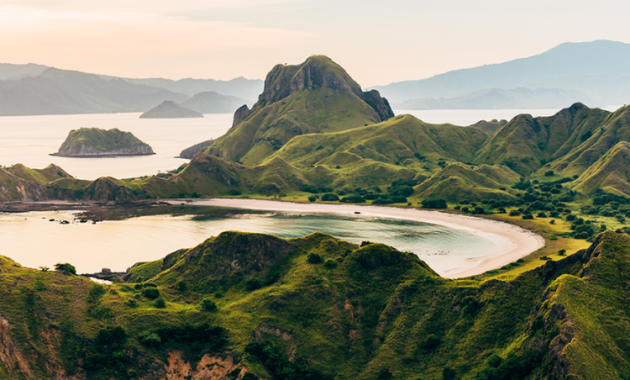 Surga Wisata Flores: Menjelajahi 4 Destinasi Eksotis Labuan Bajo, Mulai dari Komodo hingga Gua Bercahaya