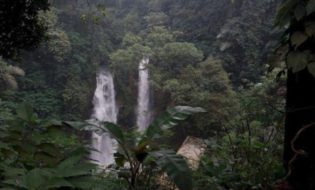 Pesona Curug Cinulang: Air Terjun Kembar yang Menenangkan Jiwa