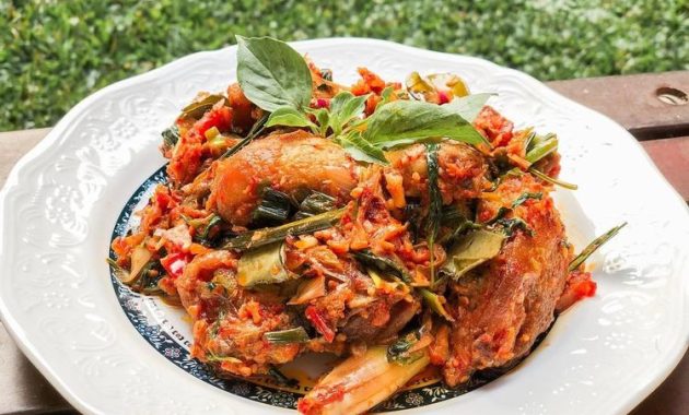 7 Menu Kuliner Pedas Manado Paling Enak yang Bikin Ketagihan