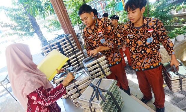 Antusias! Program Makan Gratis di SMAN 15 Surabaya, Siswa Sudah Pilih Menu Favorit Sejak Awal