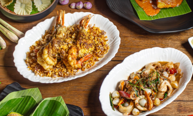 5 Tempat Makan Harus Dicoba di Bangkok: Mulai dari Mi Goreng Legendaris hingga Restoran Berbintang