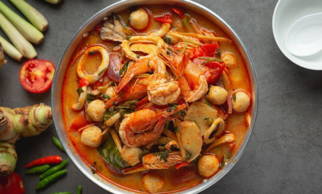 Tom Yam Thailand: Sup Asam Pedas Terkenal dan 3 Tempat Terbaik untuk Mencicipinya