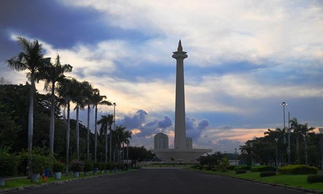 Cara Mendaki Puncak Monas