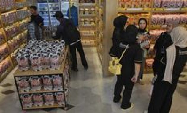 8 Oleh-Oleh Khas Bandung yang Wajib Dibawa, Mulai dari Pisang Bollen hingga Surabi