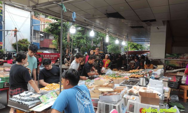 Kasih ibu, lontong Cap Go Meh, dan ketatnya usaha kuliner