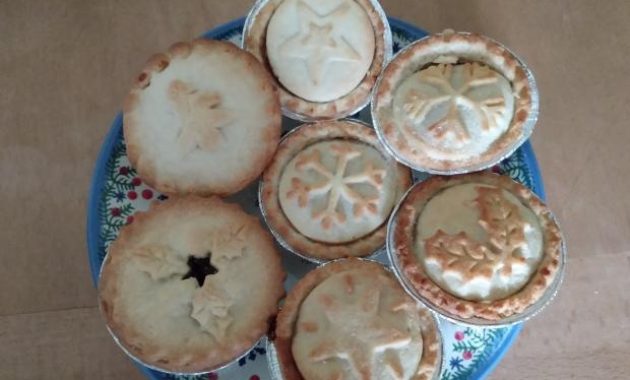 Saat Natal mendekat, kami menguji kue daging babi