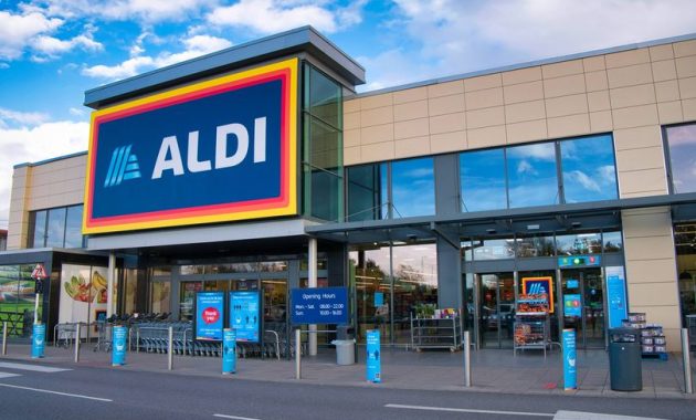 Aldi, Tesco dan Sainsbury mengeluarkan peringatan ‘jangan dimakan’ darurat terhadap enam makanan Natal yang ditarik kembali