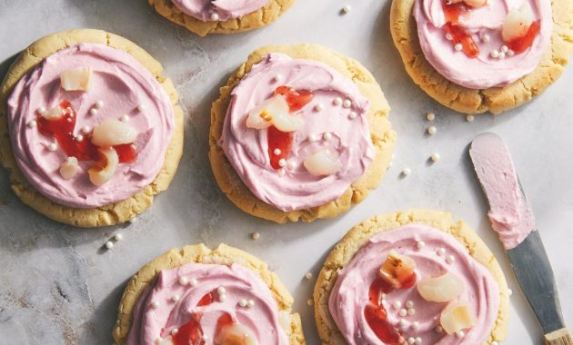 Kue kering gula berlapis litchi dengan nuansa jeruk dan krim mentega