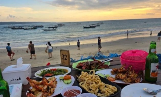 4 rekomendasi kuliner seafood tepi pantai di Bali, sensasi makan enak dengan view pantai yang juara