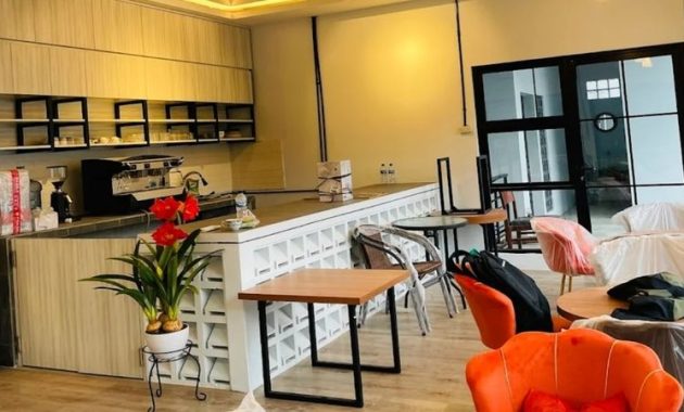 10 kafe dekat Stasiun Tanah Tinggi Tangerang, cocok untuk nongkrong hingga kerja santai