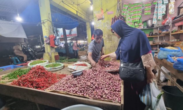Harga bawang merah di Jakarta mencapai Rp45 ribu per kg pada 25 Januari 2026