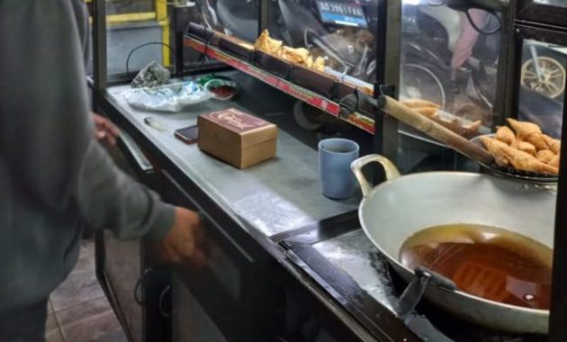 Usaha molen unik yang bertahan di tengah pesaing jajanan viral