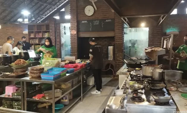 Bikin ketagihan! 7 tempat makan Sunda populer di Bandung yang lezat, terjangkau, dan hits 2026